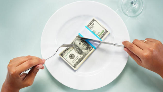 Why Men Should Pay for the First Date