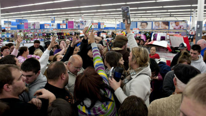 Why Brick-and-Mortar Holiday Shopping Isn't Dead Just Yet