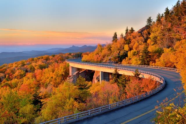 10 of the Best Places to Catch the Last of Fall Foliage