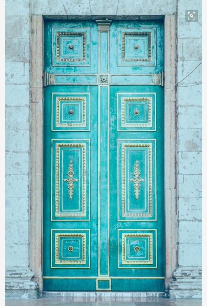 18 Gorgeous Doors For the Beauty and Architecture Lovers