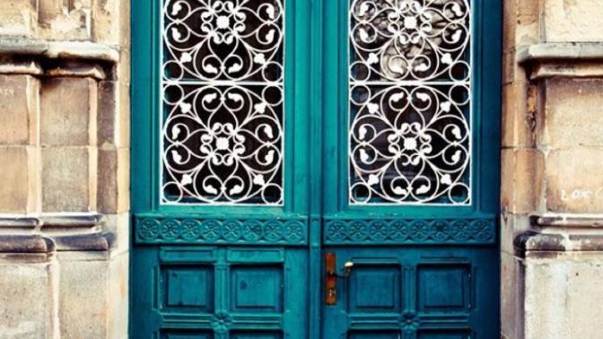 18 Gorgeous Doors For the Beauty and Architecture Lovers