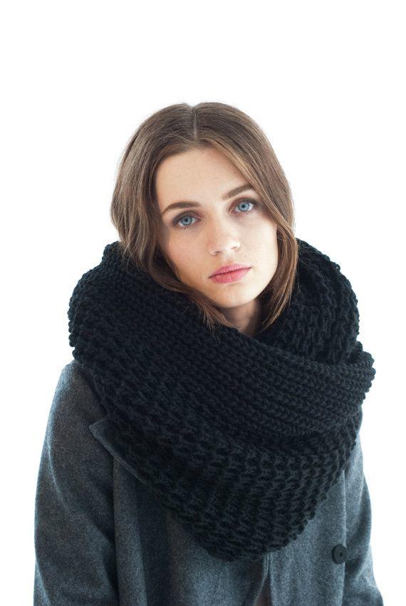 Classic Christmas Looks And Accessories