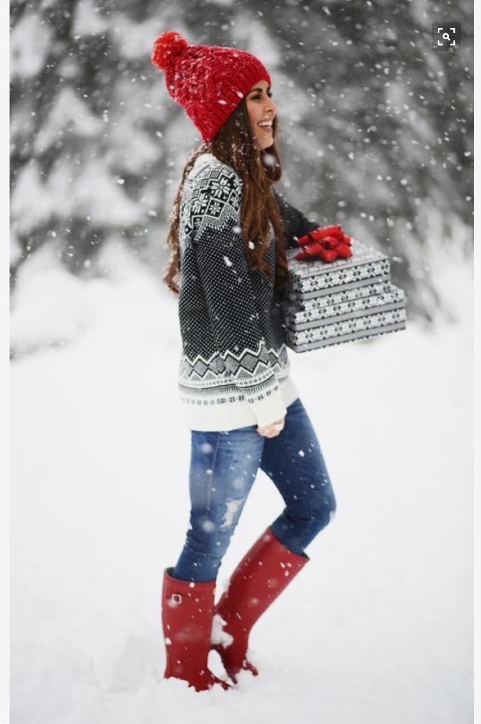 Seventeen Holiday Looks to Impress for Women