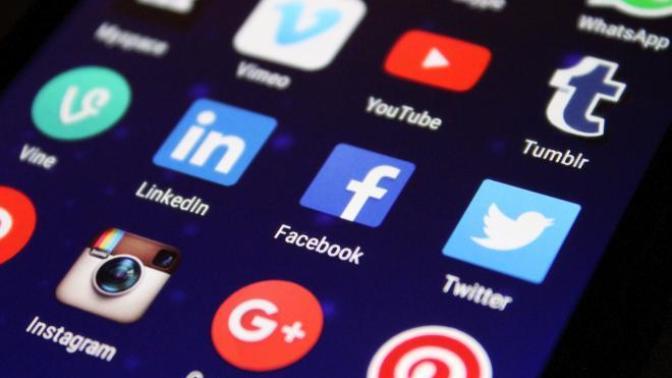 The Depression Effects from Too Much Social Media: Take A Break- Quit Drowning