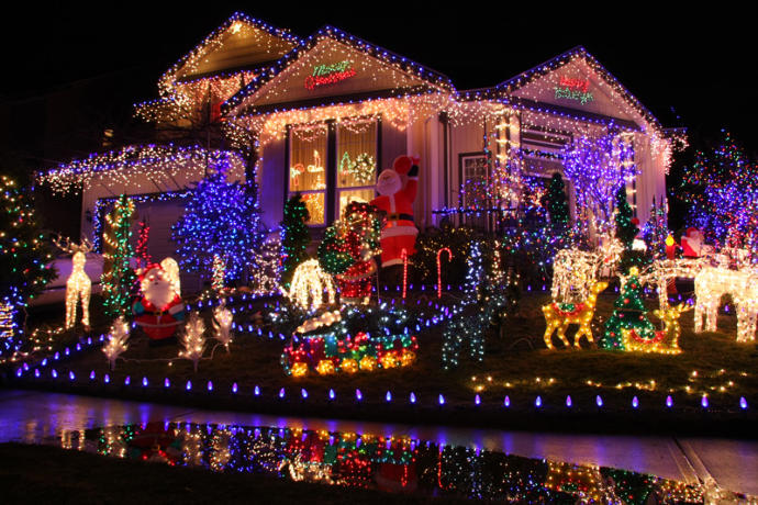 10 Full Christmas Light Decorations