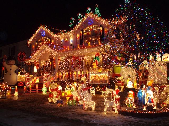 10 Full Christmas Light Decorations