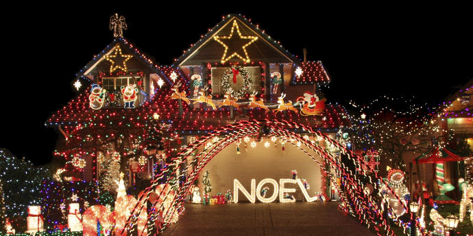 10 Full Christmas Light Decorations