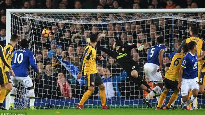 Arsenal miss chance to go top of the Premier League