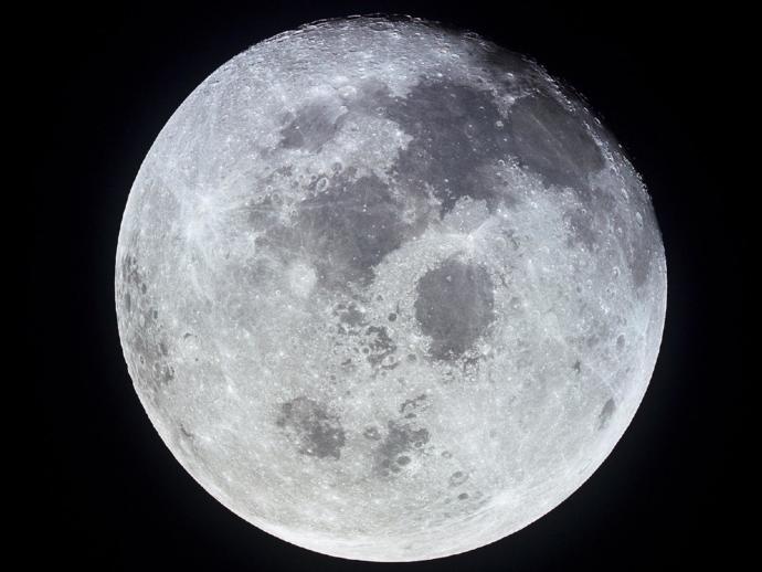 8 Facts About The Moon