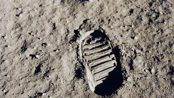 8 Facts About The Moon