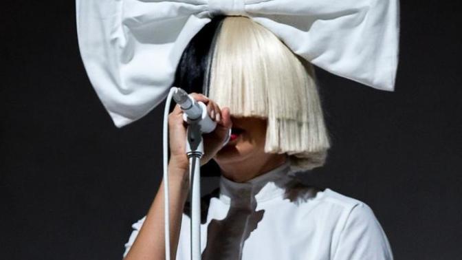 4 Reasons Why Sia Is The Most Talented Singer of Today