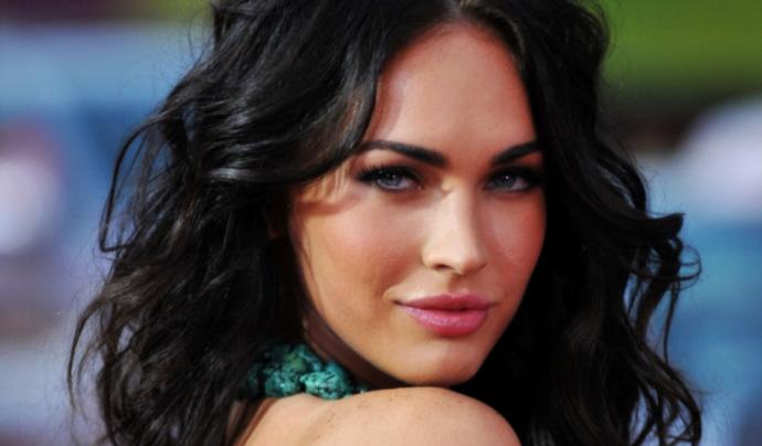 Top 14 Beautiful Women Celebrity Faces Guys Love To Look At (: