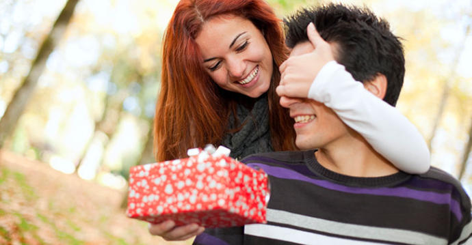 Girls Guide to the Worst (And Best) Gifts to Get Your Boyfriend