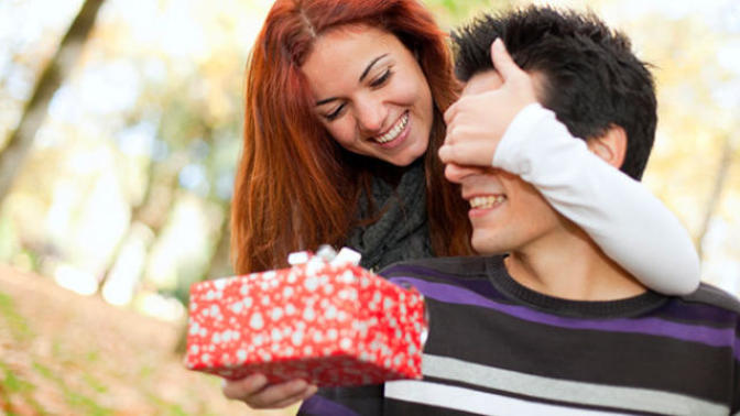 Girls Guide to the Worst (And Best) Gifts to Get Your Boyfriend