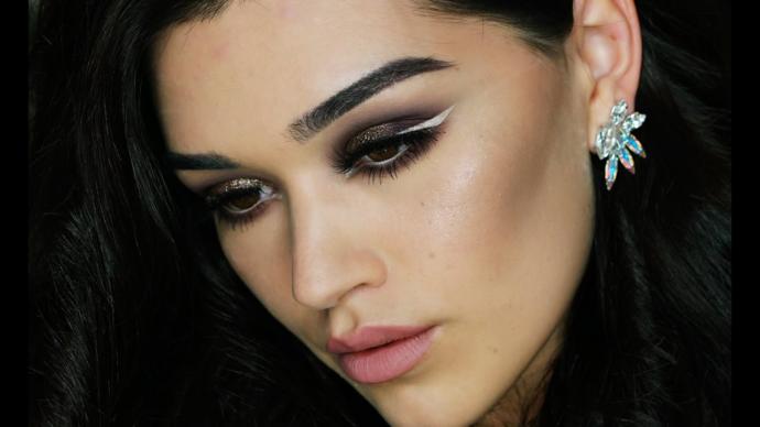 Phenomenally Unique Eye Liner Art