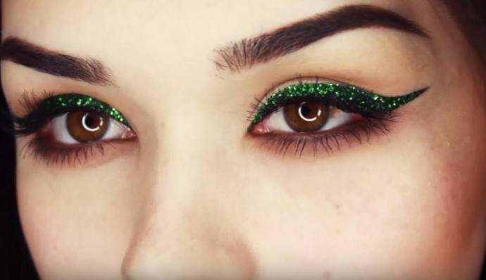 Phenomenally Unique Eye Liner Art
