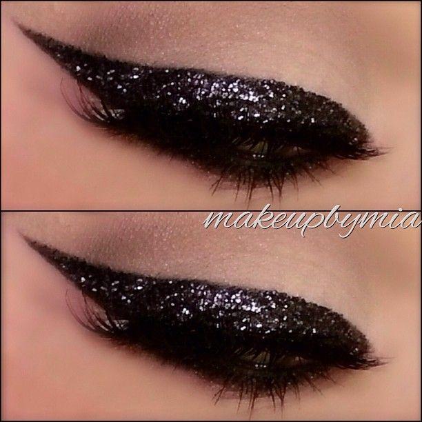 Phenomenally Unique Eye Liner Art