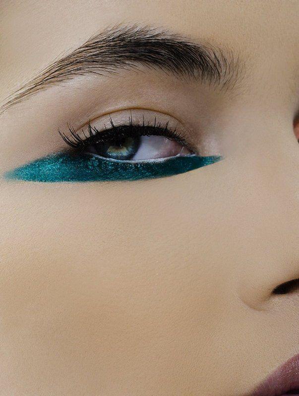 Phenomenally Unique Eye Liner Art