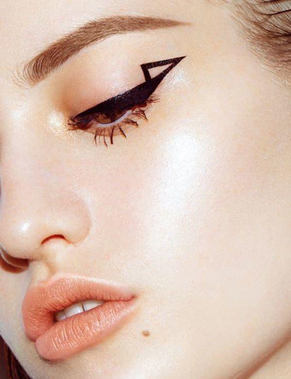 Phenomenally Unique Eye Liner Art