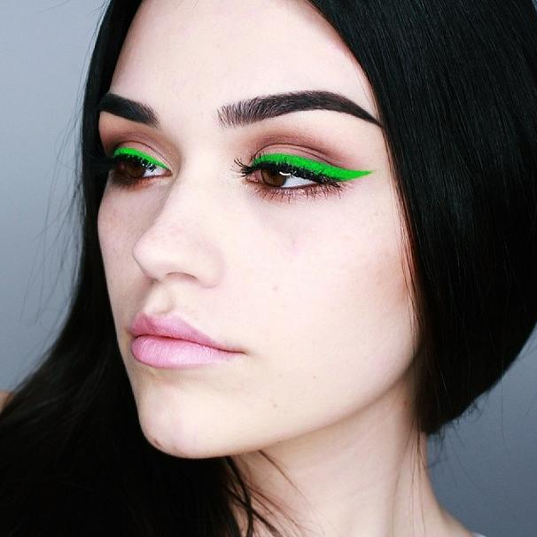 Phenomenally Unique Eye Liner Art