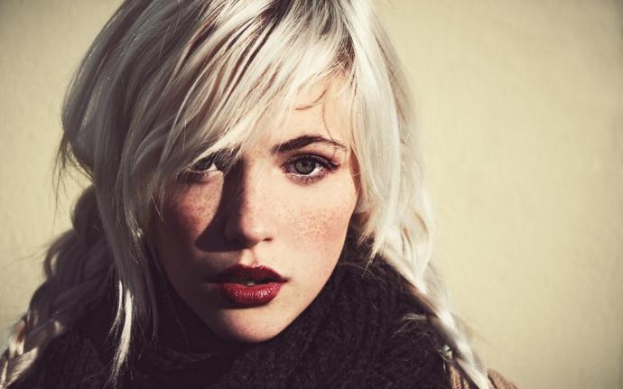 Red Lipstick For Every Skintone > A LookBook