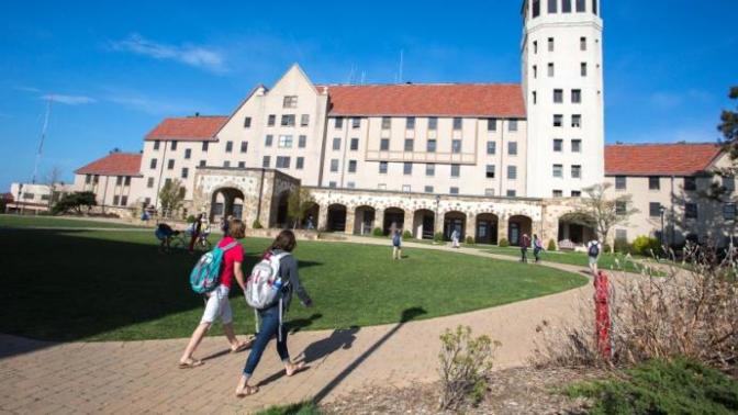 3 Reasons Why I Hate Applying to Colleges