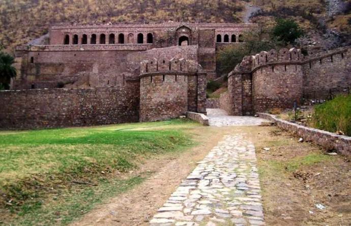 10 Scary Places in India You Should NOT Visit At Night