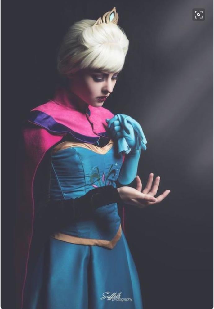 20 Amazing Cosplays from Women in Disney