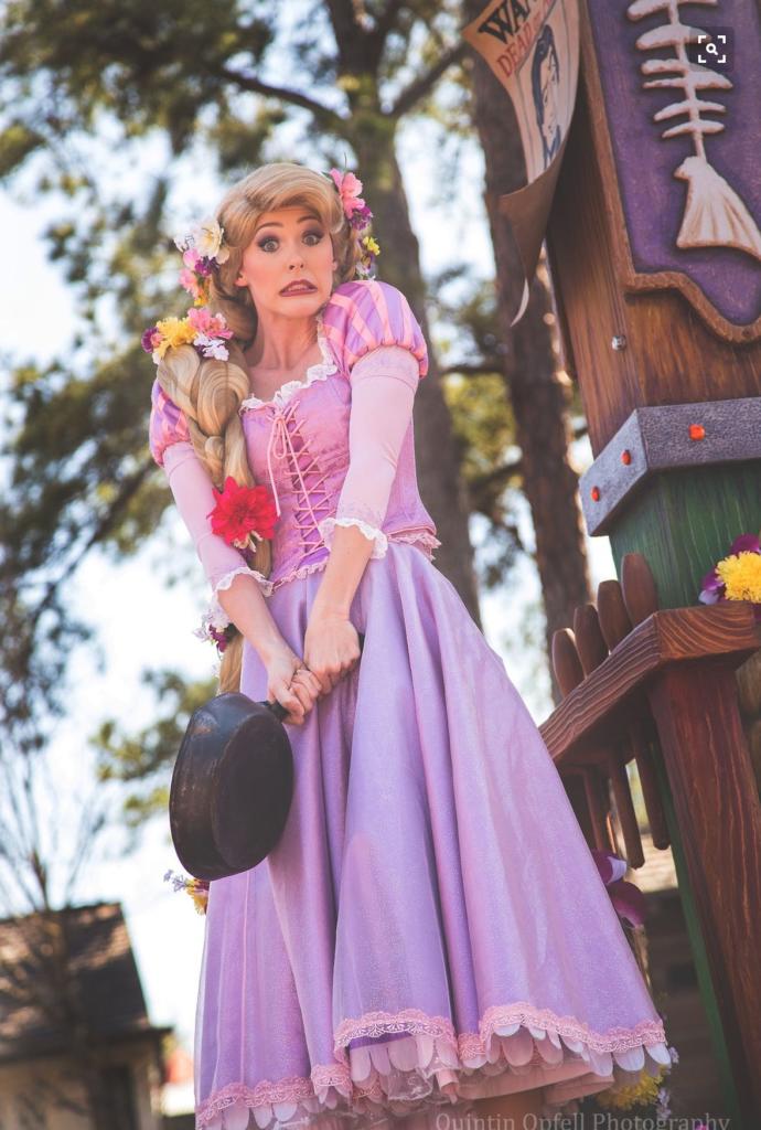 20 Amazing Cosplays from Women in Disney