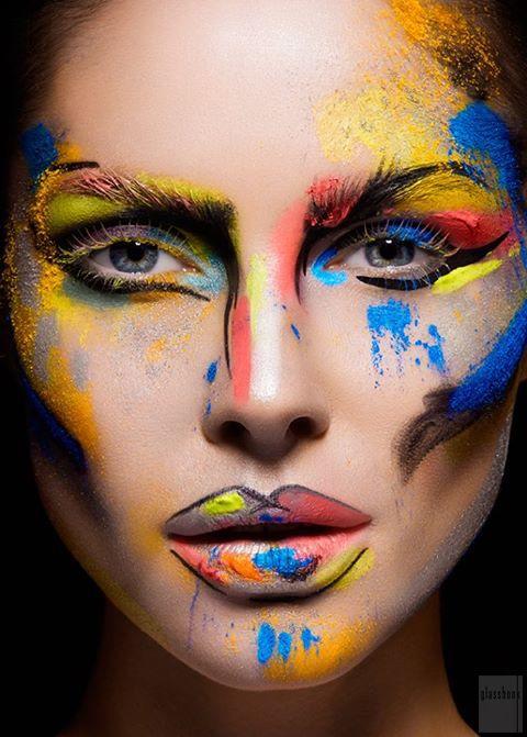 The Weirdest Makeup Styles: Pick Your Favorite!