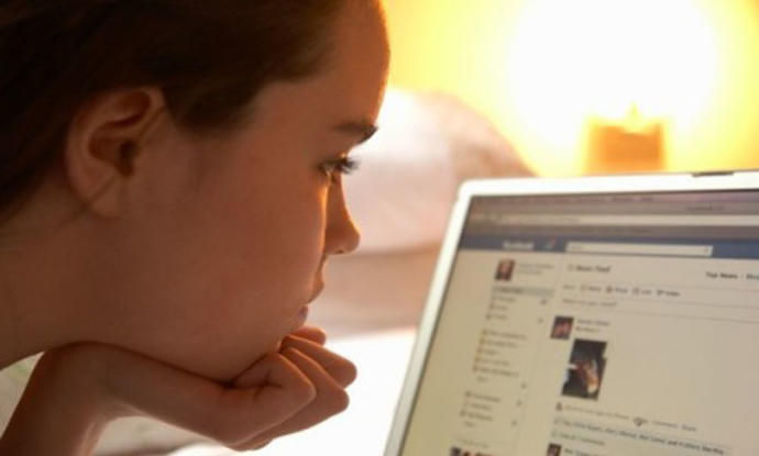 Sharing Relationship Problems On Social Media Is A Car Crash