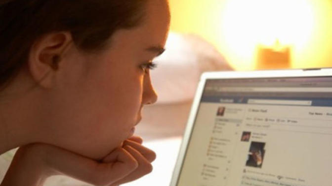 Sharing Relationship Problems On Social Media Is A Car Crash