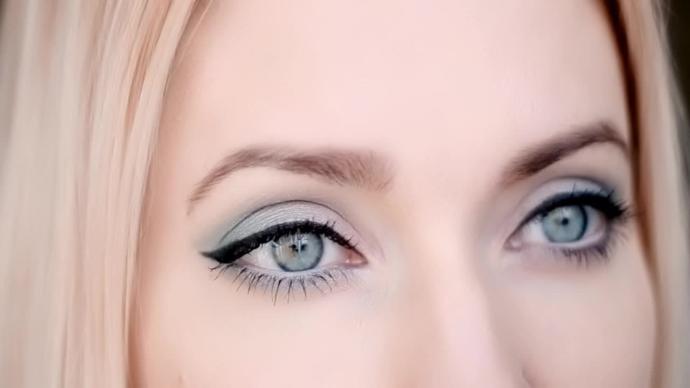 Make Your Eye Color Pop!