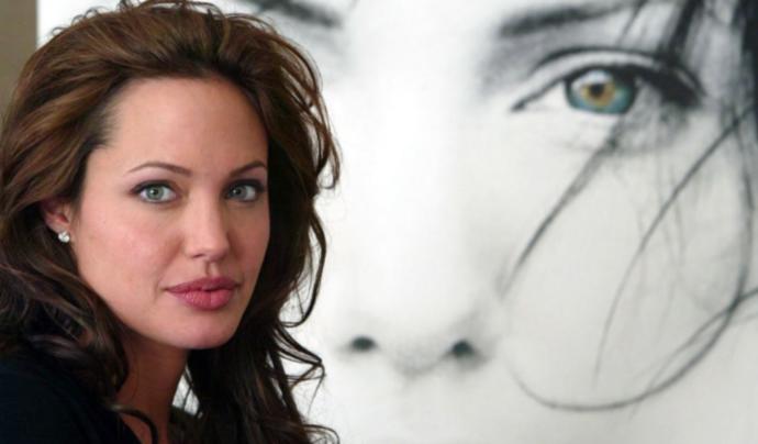 Jennifer Aniston Or Angelina Jolie (Reasons To Love Them)