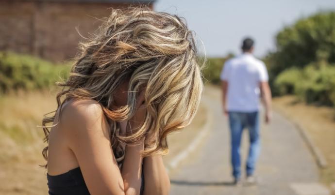 12 Signs You're In An Unhealthy Relationship!