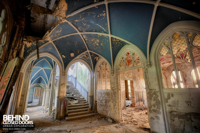 7 Creepy (But Stunning) Abandoned Buildings
