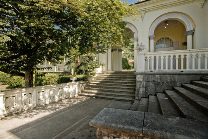 7 Creepy (But Stunning) Abandoned Buildings