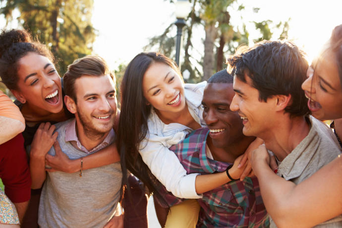 3 Reasons to Feel More Beautiful When Surrounded by People