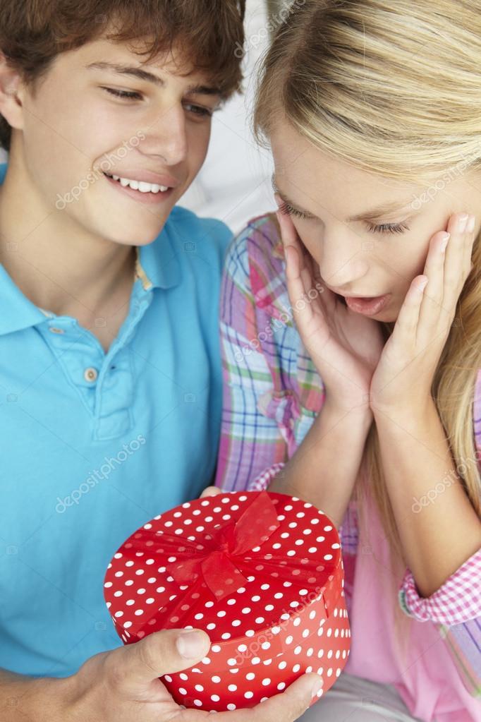 4 Signs That Your Crush Likes You Back!