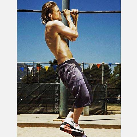 Why The Charlie Hunnam Routine Is All a Man Really Needs To Look Awesome