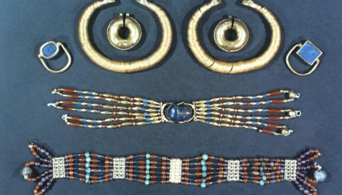 Jewellery Around The World - Facts and "Blings" - Part 12