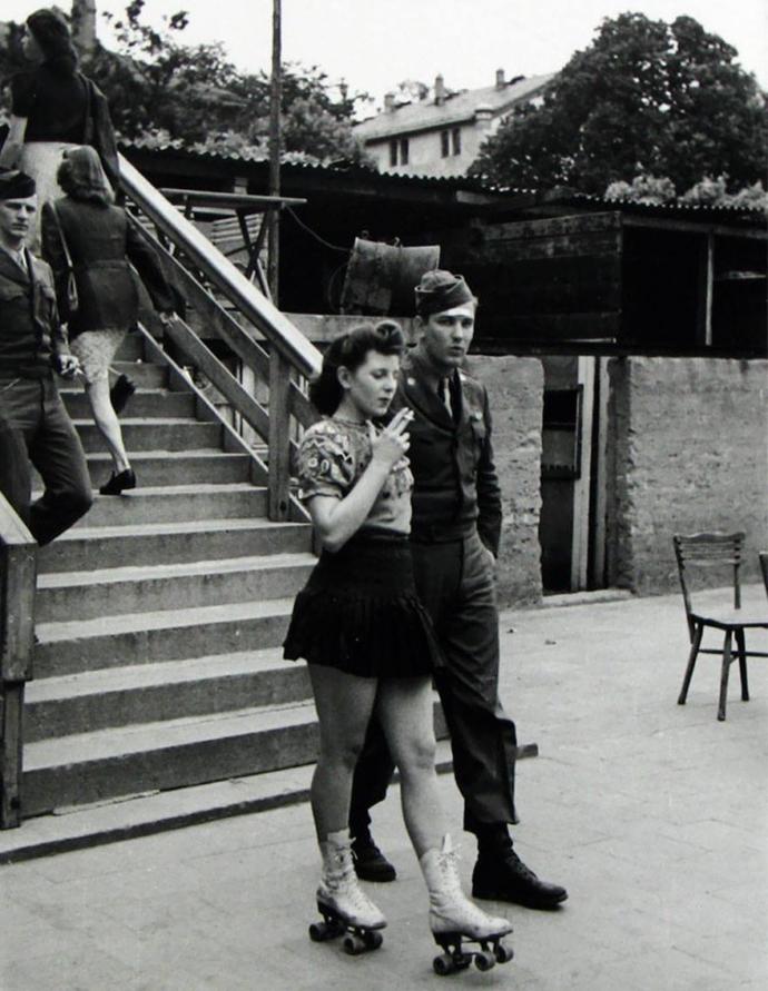 Historical Photos of Love and Heartache During Wartime