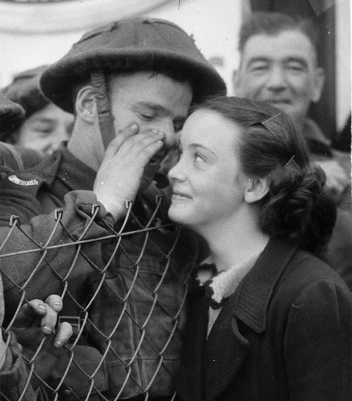 Historical Photos of Love and Heartache During Wartime