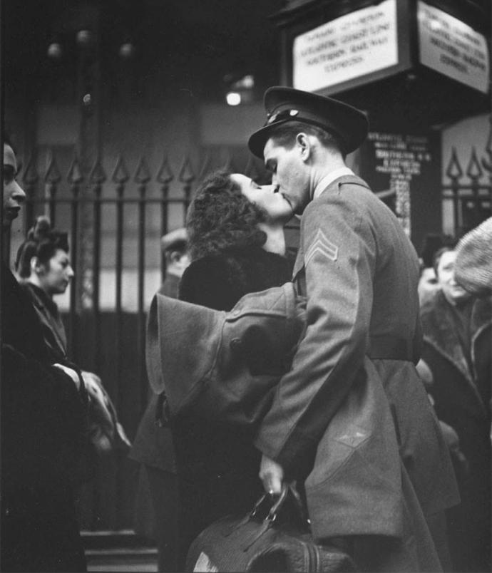 Historical Photos of Love and Heartache During Wartime