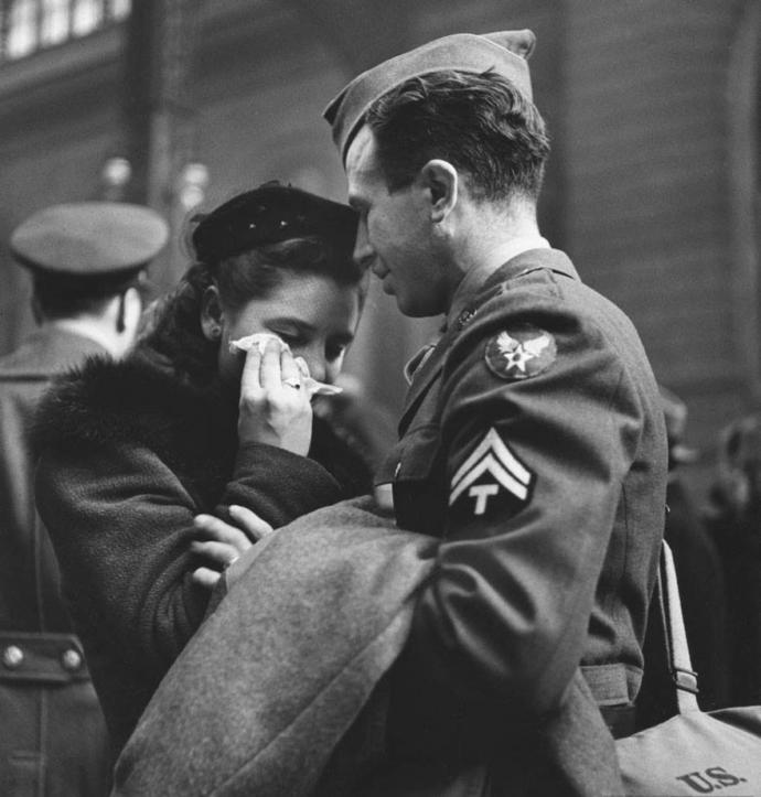 Historical Photos of Love and Heartache During Wartime