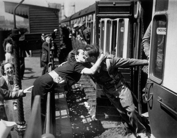 Historical Photos of Love and Heartache During Wartime