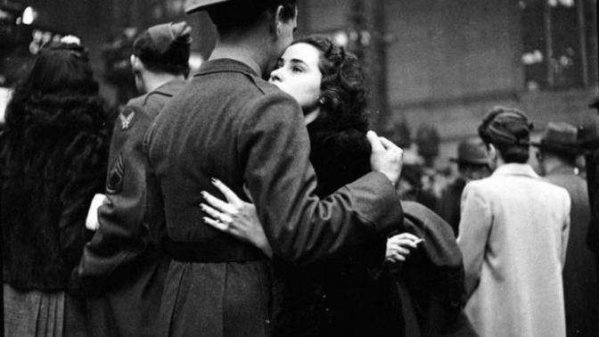 Historical Photos of Love and Heartache During Wartime