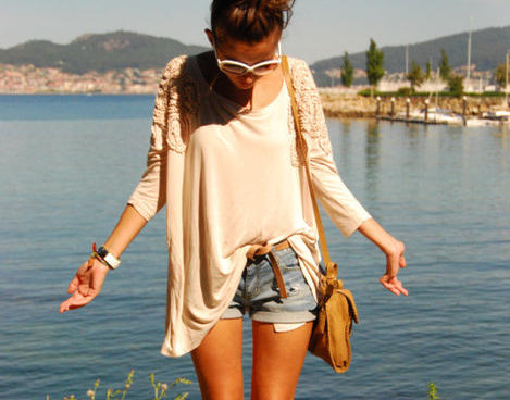 Several Ways to Wear Shorts In the Summer