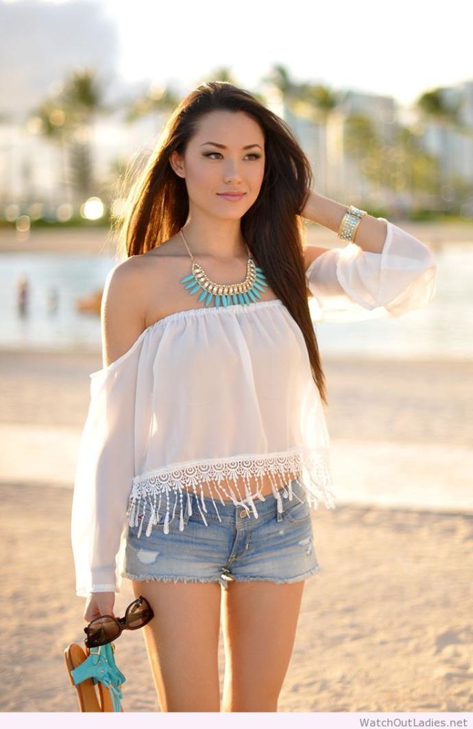 Matching Your Necklace To Your Neckline