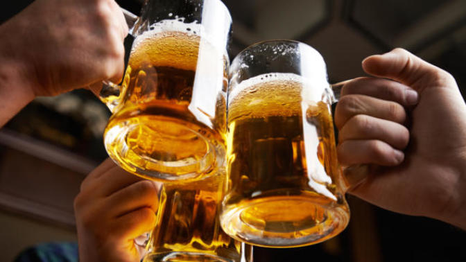 10 Signs Someone is Getting Drunk
